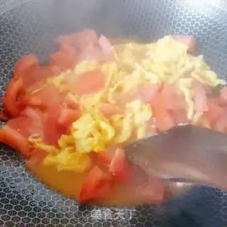 Make Tomato fried eggs step 7