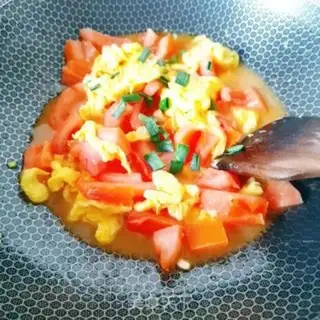 Make Tomato fried eggs step 8