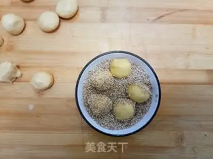 Make Potato ashball step 6