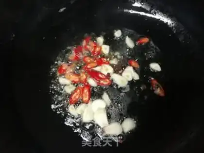 Make Shrimp-skin and garlic gravy step 4