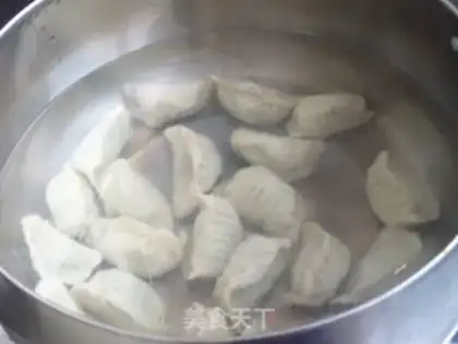 Make Little cabbage pork dumplings step 8