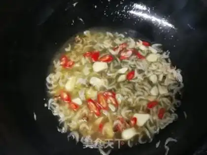 Make Shrimp-skin and garlic gravy step 6