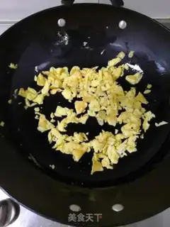 Make An egg box of celery step 1