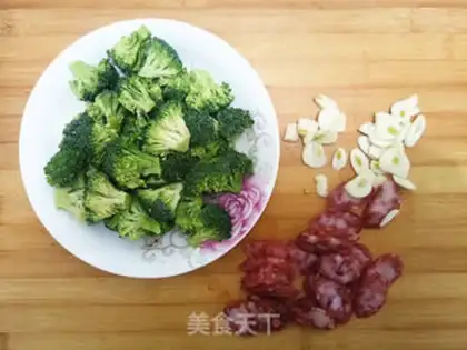 Make Orchid fried sausage step 1