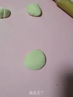 Make An egg box of celery step 8