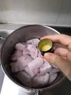 Make Pork hoof stew step 1