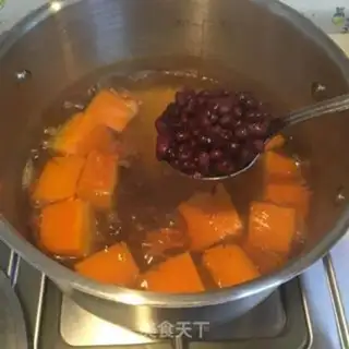 Make Pumpkin bean soup step 2
