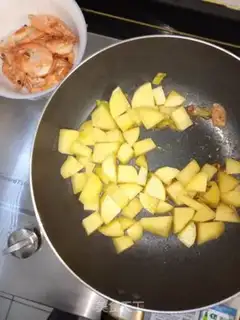 Make Four-season bean fried meat step 2