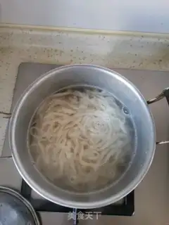 Make Crushed pepper egg noodles step 6