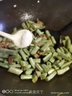 Make Four-season bean fried meat step 6