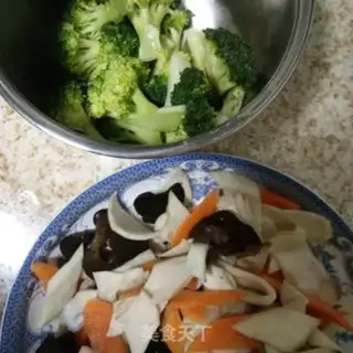 Make The broccoli fried abalone step 1