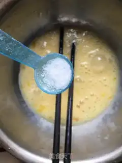 Make Five fragrance egg burrito step 1