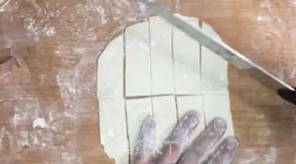 Make Lunch mascara step 1