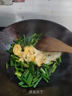 Make Scrambled eggs step 4