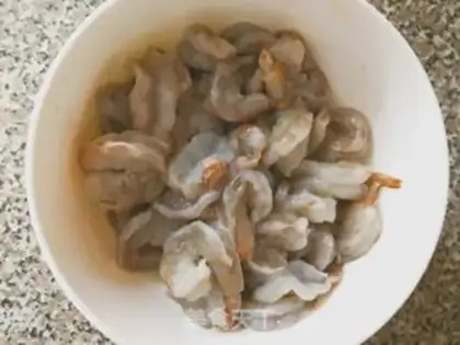 Make Pineapple shrimp step 1