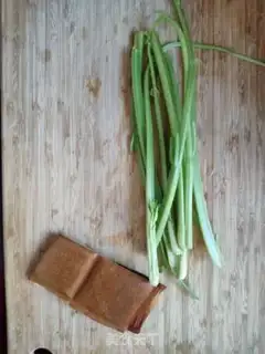 Make Celery fried beans step 0