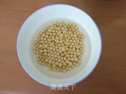 Make Pig hoof and soybeans step 0