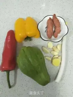 Make The peppers are fried step 0