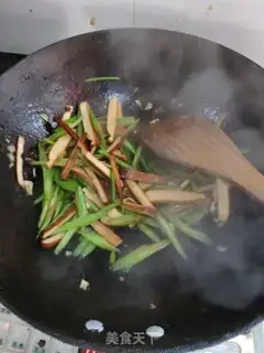 Make Celery fried beans step 5