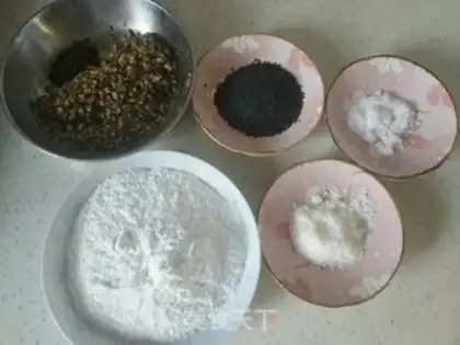 Make Peach sesame rice rolls step 0