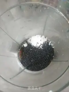 Make Peach sesame rice rolls step 1