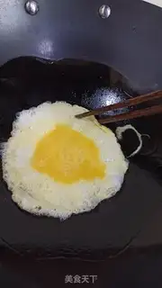 Make Homemade tomato fried eggs step 1