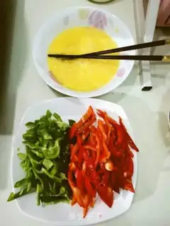 Make Cream pepper fried eggs step 1
