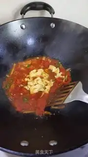 Make Homemade tomato fried eggs step 4