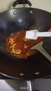 Make Homemade tomato fried eggs step 5