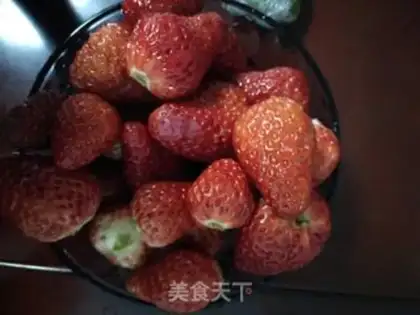 Make Strawberry jam step 1