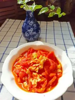 Make Homemade tomato fried eggs step 6