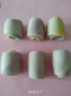 Make Rainbow Spiral Souffle step 6