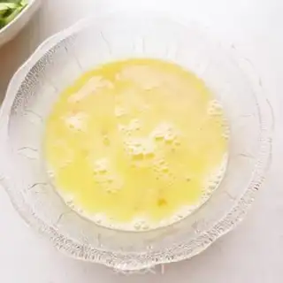 Make cucumber fried eggs step 2