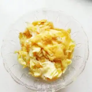 Make cucumber fried eggs step 4