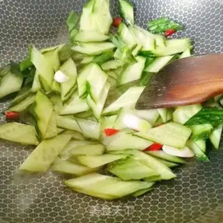 Make cucumber fried eggs step 5