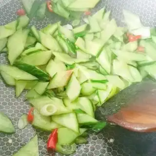 Make cucumber fried eggs step 6