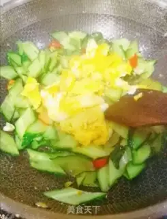 Make cucumber fried eggs step 7