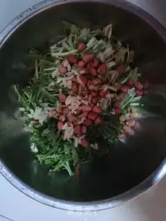 Make Old vinegar with peanuts step 2