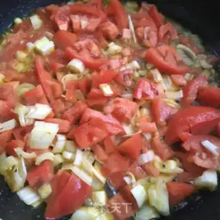 Make Tomato eggs. Noodles step 3