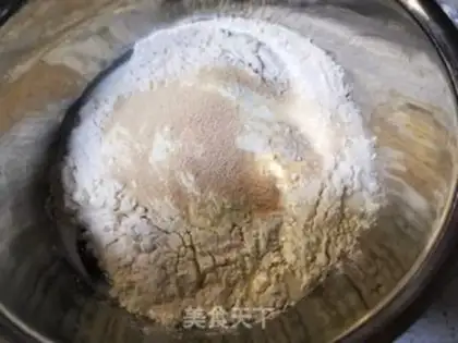 Make Tore bread with your hands step 1