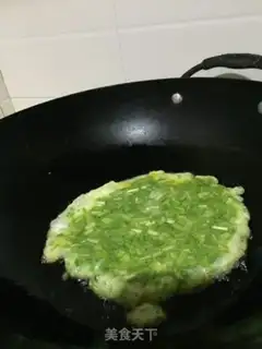 Make Garlic fried eggs step 4