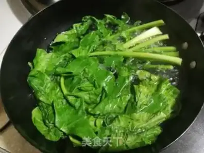 Make radish and fried eggs step 1