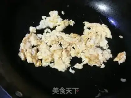 Make radish and fried eggs step 4