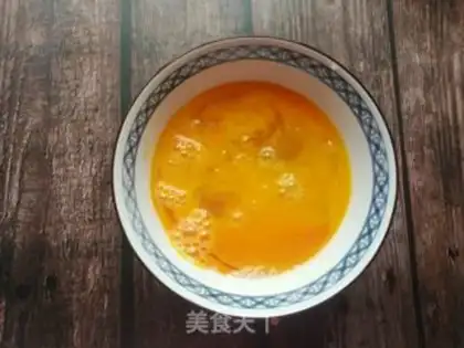 Make Scrambled eggs step 1