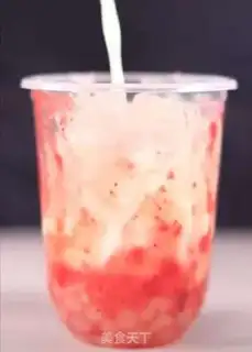 Make Strawberry dirty fresh cow milk step 3