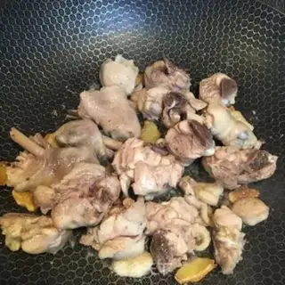 Make Qi-su, burn the chicken leg step 3