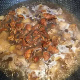 Make Qi-su, burn the chicken leg step 4