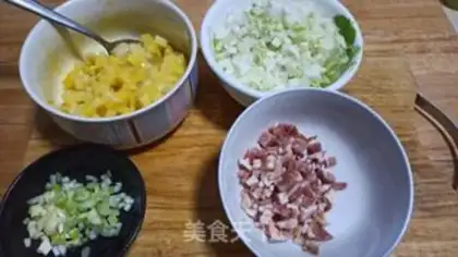 Make Bacon egg fried buns step 2