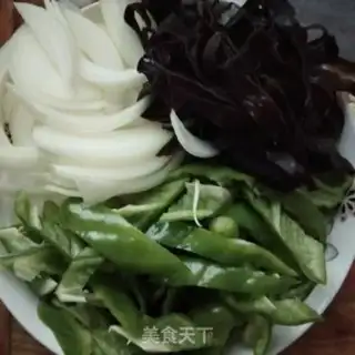 Make Pepper onion fried wood step 0