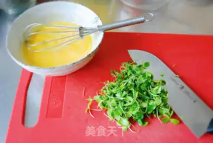 Make Smash-spring eggs step 1